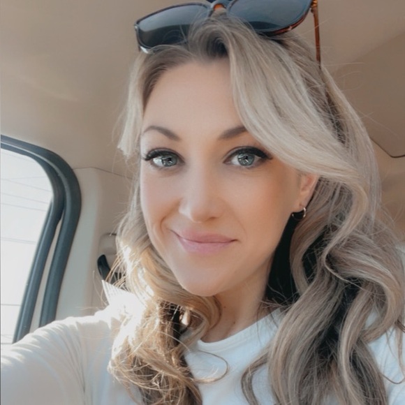anniezebrowski